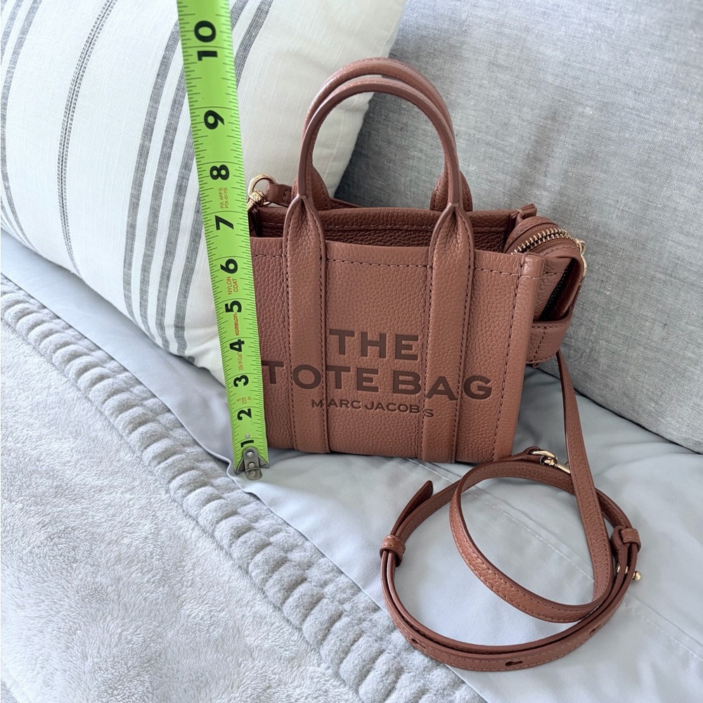 Marc Jacobs Leather Crossbody Tote Bag in Argan Oil - Picture 8 of 9